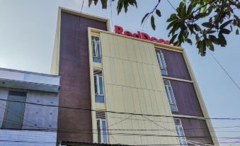 RedDoorz at K23 Rungkut Madya
