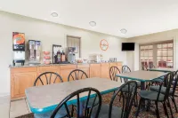 Howard Johnson by Wyndham Springfield - breakfast