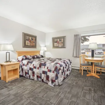 Guest House Inn & Suites