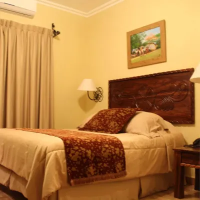Hotel Hacienda Gualiqueme Отели в г. 