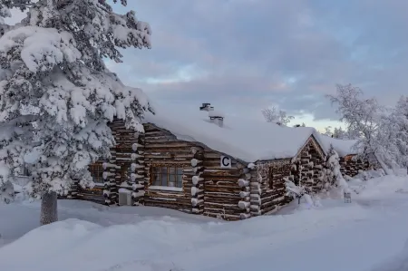 Kuukkeli Log Houses Teerenpesä - Premium Suite A48 Отели в г. Northern Lapland