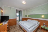 Hotel Londra Slow Living Molveno Hotels in Molveno