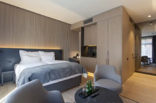 伊洛恩利曼諾斯基戈精品酒店