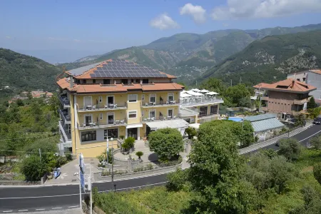 Santangelo Resort & Spa Отели в г. Пимонте