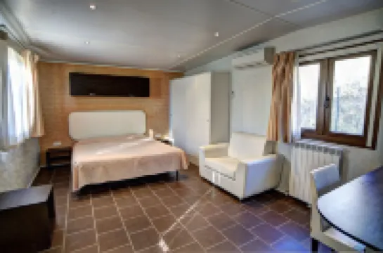 ฟลามินิโอ วิลเลจ บังกะโล ปาร์ค - แคมป์กราวด์