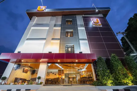 U- Homehotel Nakhonpanom Отели рядом с достопримечательностью «Wat Phra in Plaeng»