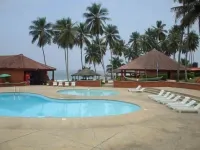 Coconut Grove Beach Resort فنادق في Elmina