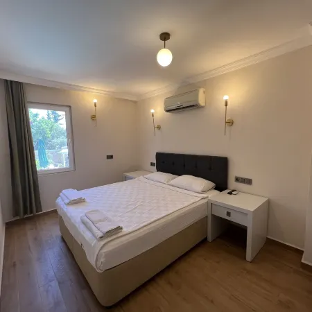 Moonshine Hotel & Suites