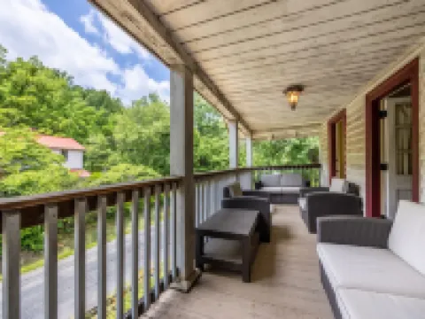 Bliss Point Farm Hotels in Greene County