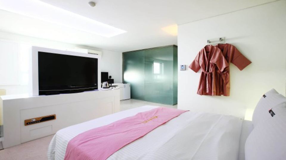 Q Hotel