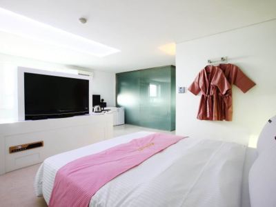 Q Hotel