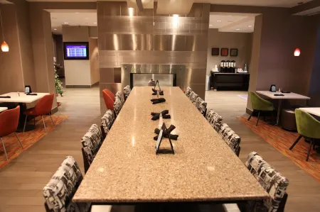 Hampton Inn by Hilton Calgary Airport North Отели рядом с Аэропорт Калгари