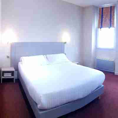 Hotel de la Couronne - 7 rue Albert 1er Aix les Bains - Centre ville Rooms