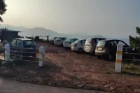 Wood Stock Kasauli - Rooms & Cottages - Panoramic View & Balcony Rooms - موقف سيارات