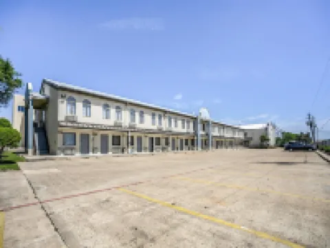 Days Inn & Suites by Wyndham NASA Space Center Houston Hotels in Webster