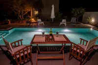 Koxyli Studios & Apartments - สระว่ายน้ำแบบอินฟินิตี้