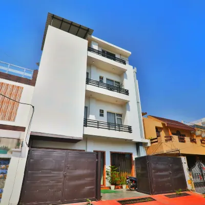 Hotel Aarya โรงแรมใกล้ศูนย์การค้า Riverside Mall Lucknow
