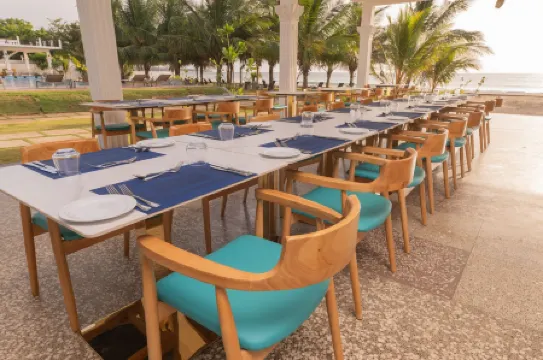 Uppuveli Beach by Dsk