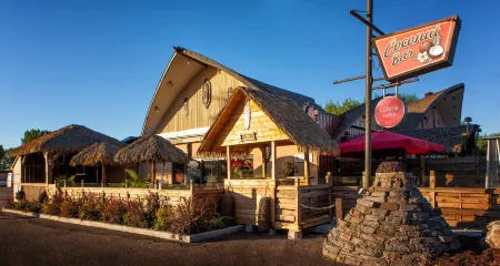 Hotel-Motel Coconut Отели рядом с достопримечательностью «Парк Сарсель»