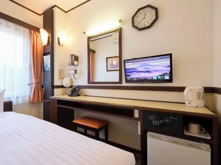 Toyoko Inn Tokyo Akigawa-Eki Kita-Guchi