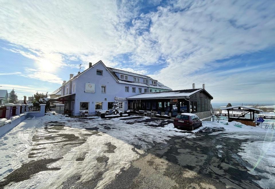 Glashütten Hotel - Housity