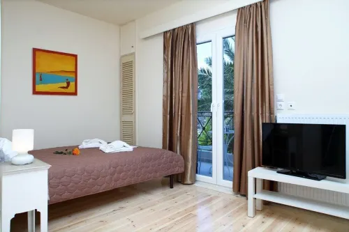 Niriides Hotels in Frini