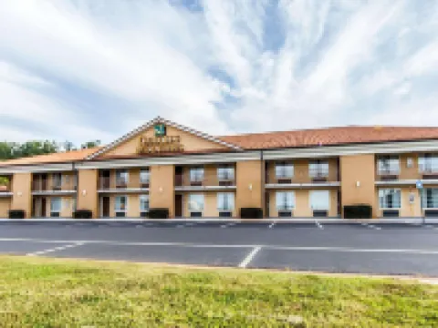 Quality Inn & Suites Ξενοδοχεία στην πόλη Haralson County