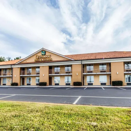 Quality Inn & Suites Отели в г. Харальсон
