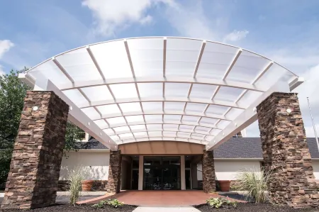 Wyndham Garden Westlake Отели рядом с достопримечательностью «Cara's Boutique»