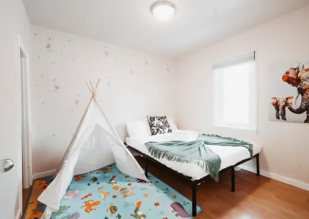 Stay & Play - Central Family Friendly Отели рядом с достопримечательностью «Университет Калгари»