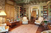 Gites la Sauvageonne Hotels in Mirambeau