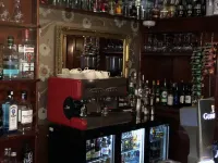 The Falcon Hotel - Baarit