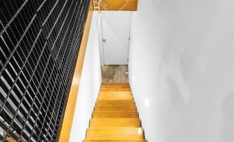 Melbourne CBD-private rooms guests Hse.