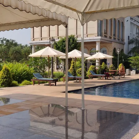 Uva Meridian Bay Resort & Spa