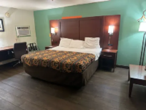 Hillcrest Motel by OYO Aurora in Near Lawrenceburg