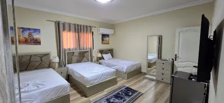 Pyramids Senusret Guest House