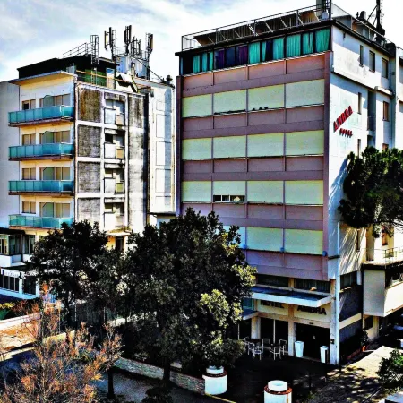 Hotel Ambra - Fronte Mare - Vicinissimi Al Centro