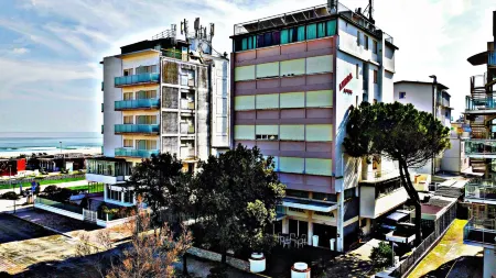 Hotel Ambra - Fronte Mare - Vicinissimi Al Centro