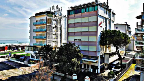Hotel Ambra - Fronte Mare - Vicinissimi Al Centro Hotels in Milano Marittima