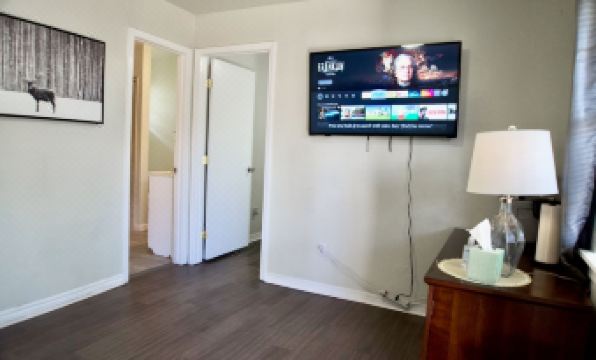 Cozy Home- Zoos Museums Fun Step From Your Door