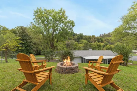 Noir Manor 3BR House Отели рядом с достопримечательностью «D Garden»