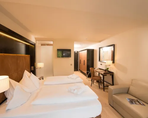Genusshotel Goldene Rose Hotels in Silandro