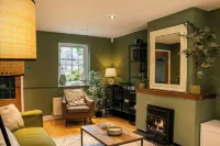 Stunning 3BD Oxfordshire Home in Enstone Hotels in West Oxfordshire
