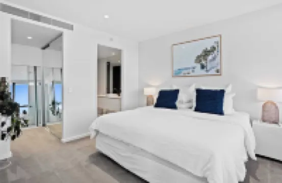 Palm Beach Luxury with Hinterland Views