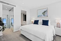 Palm Beach Luxury with Hinterland Views