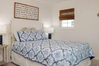 1st Street Bungalow - parking