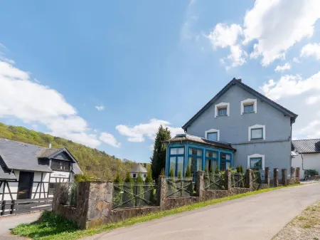 Luxurious Holiday Home with a Nice Private Garden Отели в г. Аншау