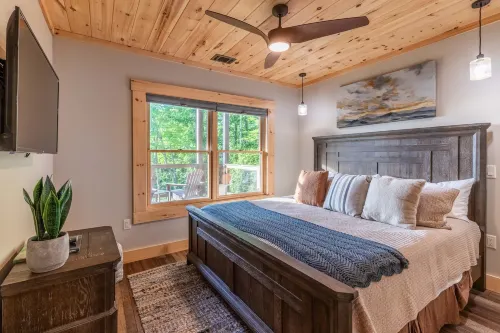Luxury 3/2.5 Cabin: Lake Views, Theatre+GameRoom!
