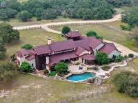Private Ranch - Pool, Ping Pong, Yoga, Weddings, Games