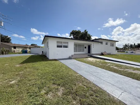 NEW Luxury 5BR Villa Private Pool BBQ Game Room